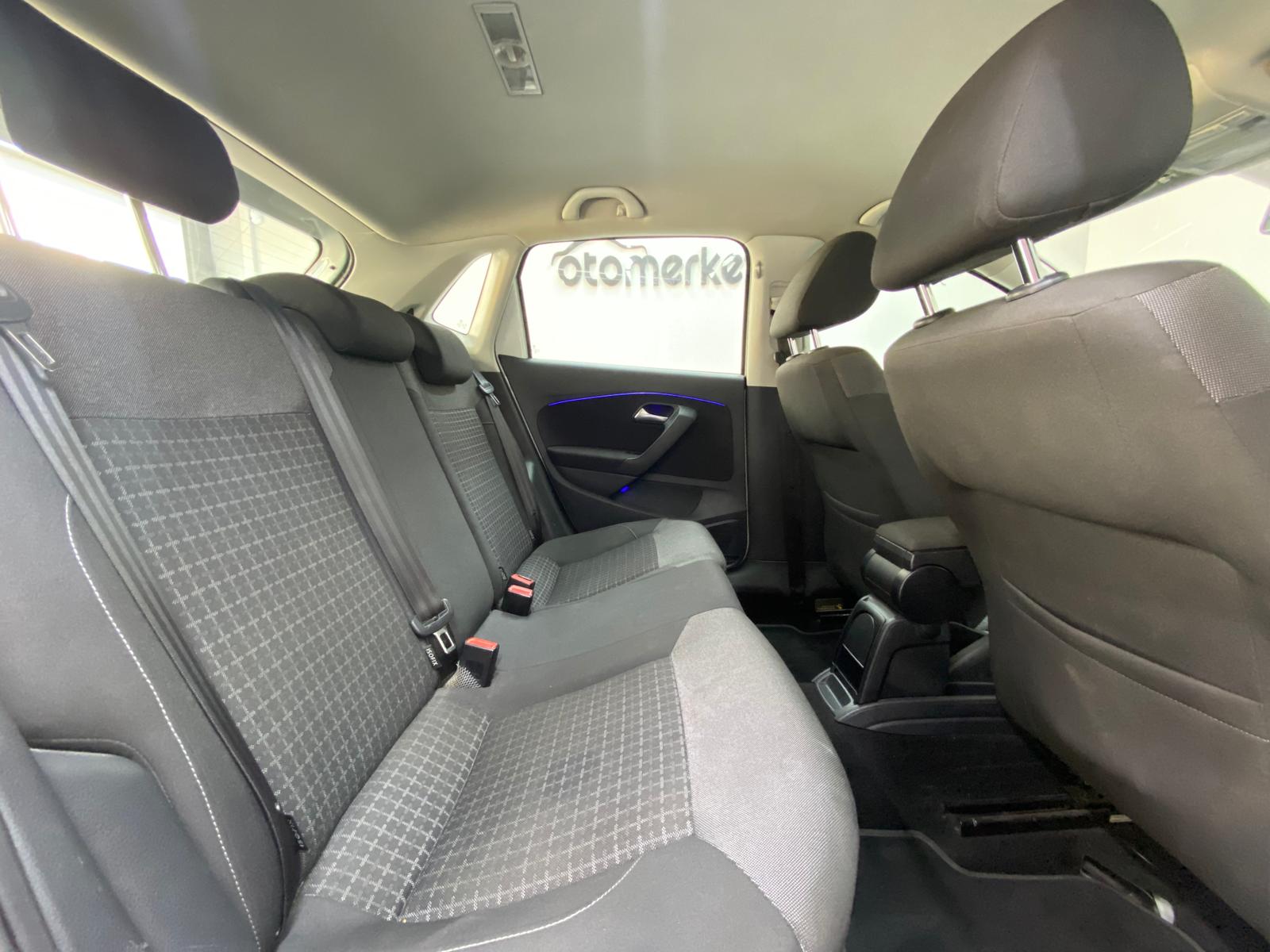 VOLKSWAGEN POLO 19